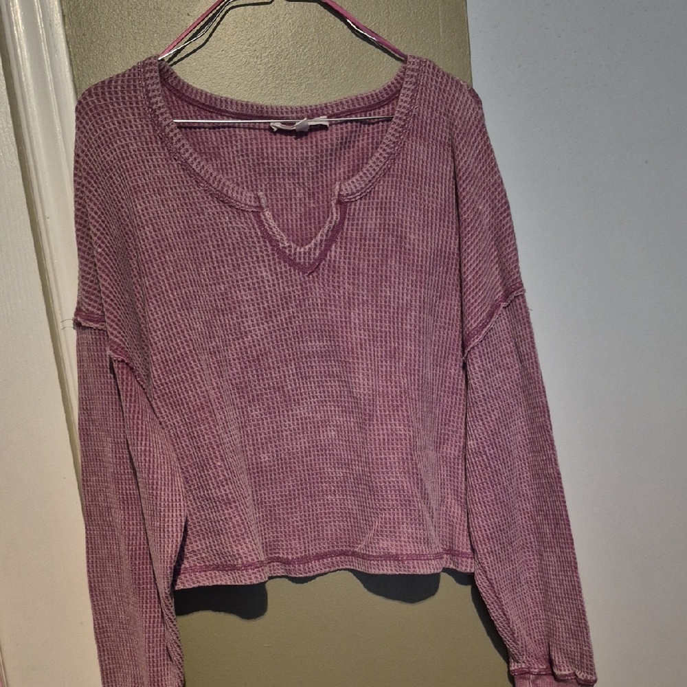 V-Neck Waffle Knit Crop Sweatshirt in Plum